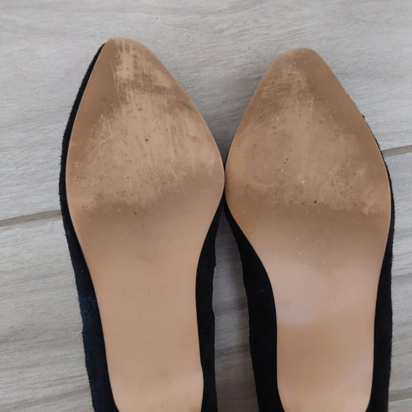 Sensations Black Suede Pointed Toe Pump.  Size 8B - Picture 6 of 6